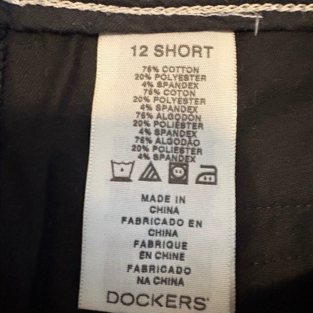 Dockers Women 12 Short Trousers Black Mid Rise Curvy Bootcut Chino 34"X27" - Picture 3 of 6